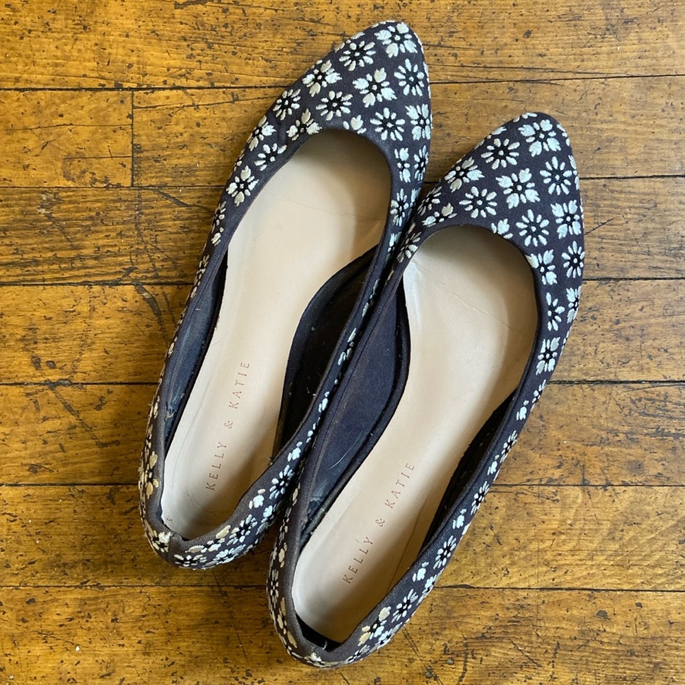 Kelly & Katie Embroidered Flats women size 10.